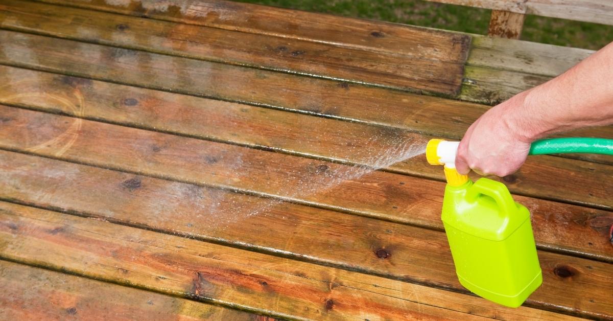 How to clean a wood deck without a pressure washer?